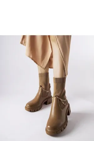 Brown boots with flexible upper