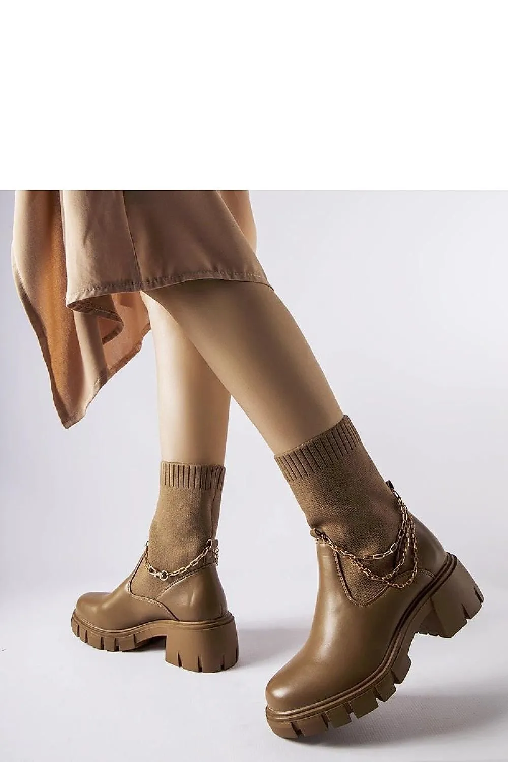 Brown boots with flexible upper