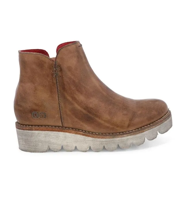 Lydyi Tan Rustic