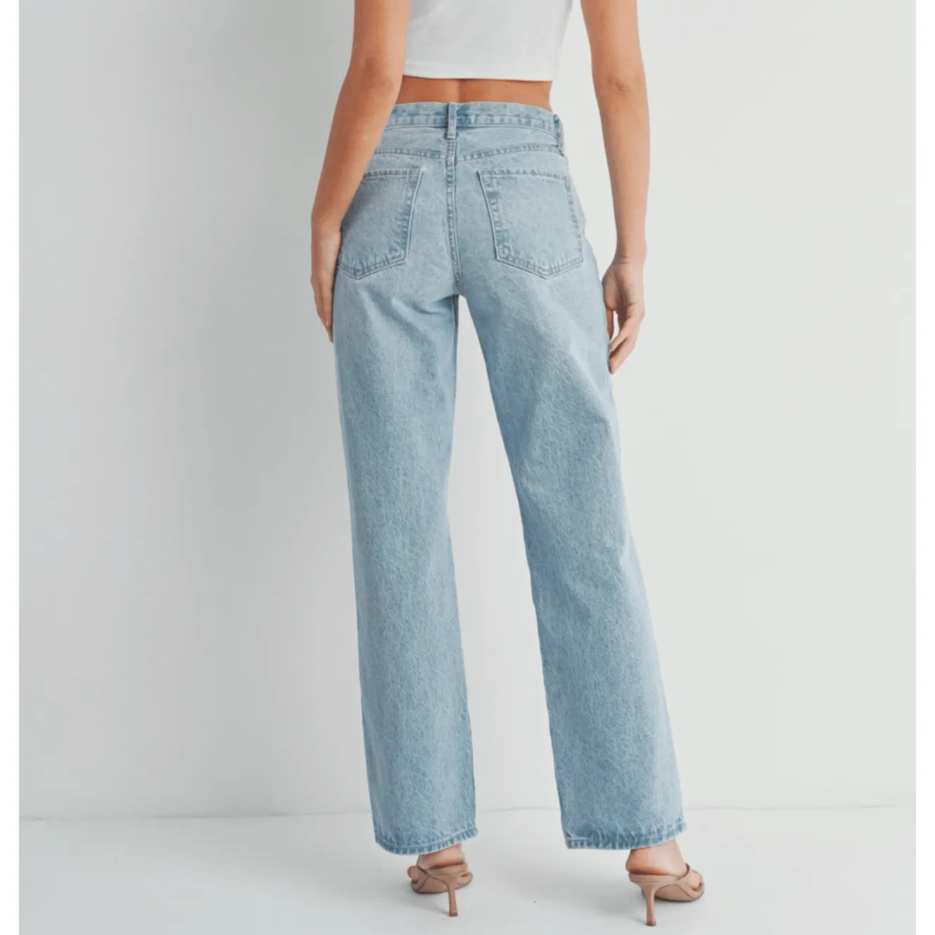Relaxed Straight Jean - Light Wash