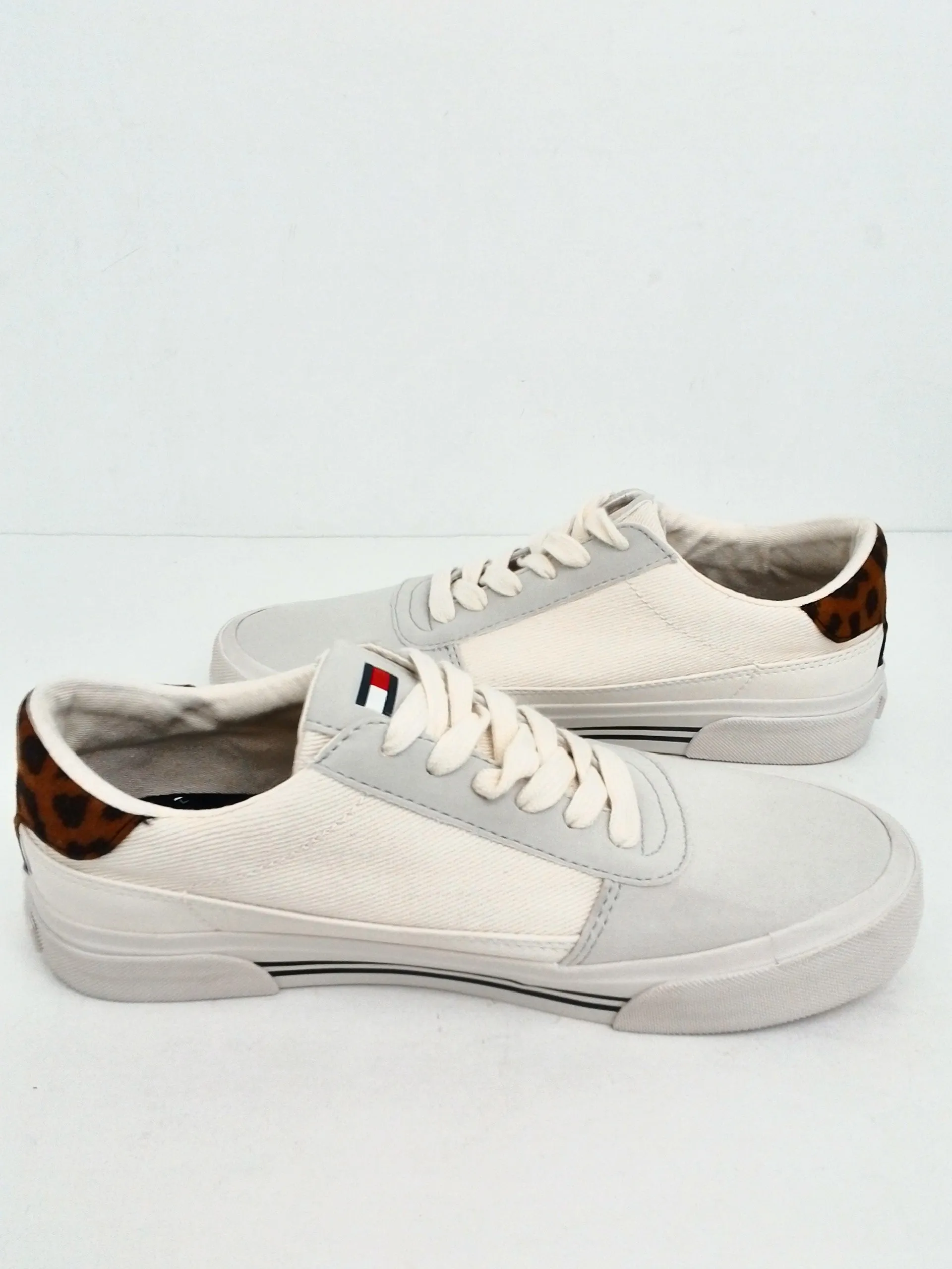 Tommy Hilfiger Women's White/Beige Sneakers Size 8.5